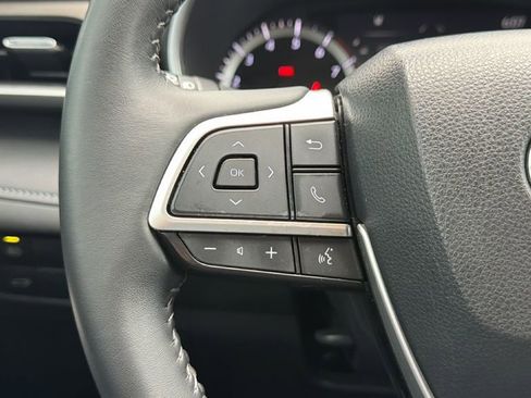 Used 2023 Toyota Highlander XLE FWD image 25
