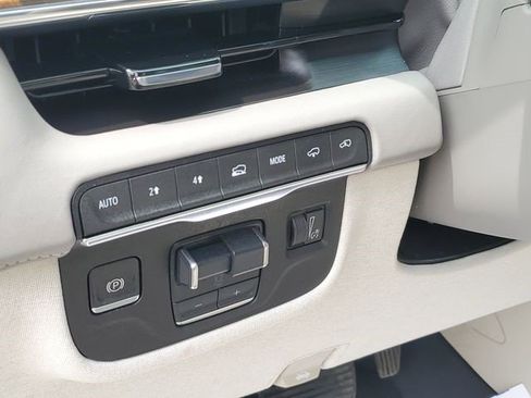 Used 2024 Cadillac Escalade Sport Platinum AWD/4WD image 12