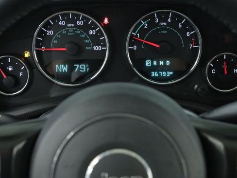 Used 2017 Jeep Wrangler Unlimited Sahara image 13