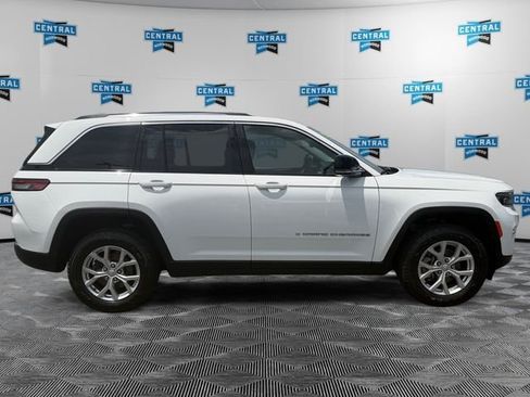Used 2023 Jeep Grand Cherokee Limited AWD/4WD image 7
