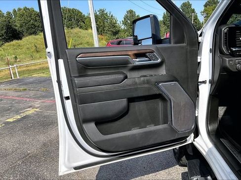 Used 2024 Chevrolet Silverado 2500 High Country w/ High Country Premium Package AWD/4WD image 21