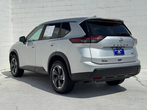 Used 2024 Nissan Rogue SV FWD image 11