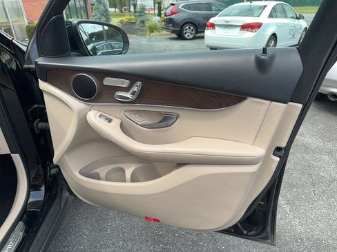 Used 2020 Mercedes-Benz GLC 300 4MATIC image 25