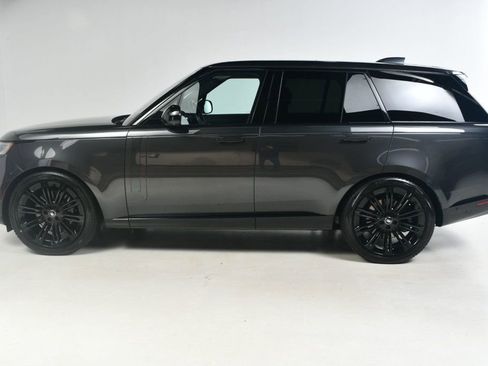 Used 2023 Land Rover Range Rover SE image 3