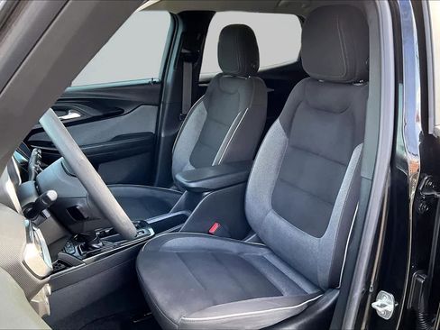 Used 2023 Chevrolet TrailBlazer LT w/ Convenience Package FWD image 11