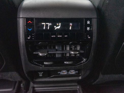 Used 2023 Jeep Grand Cherokee L Limited w/ Luxury Tech Group II AWD/4WD image 32