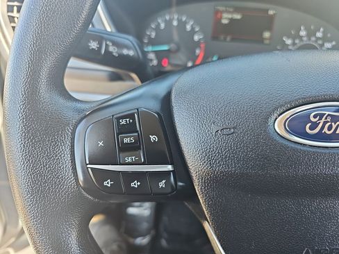 Used 2022 Ford Escape SE image 16