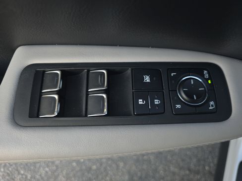 Used 2022 Lexus RX 350L Luxury image 31