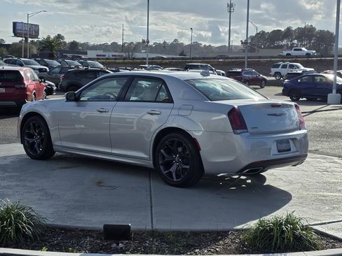 Used 2023 Chrysler 300 Touring L w/ Popular Equipment Group image 4