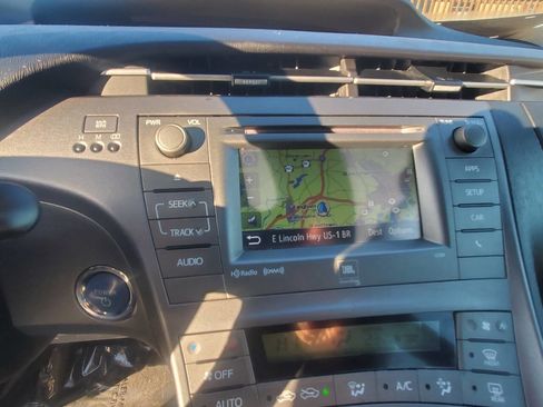 Used 2014 Toyota Prius Five image 19