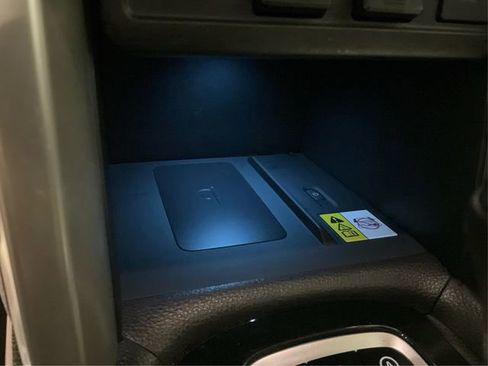 Used 2023 Toyota Corolla Cross XLE image 27