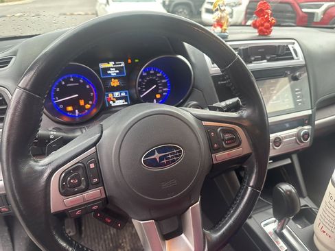 Used 2015 Subaru Outback 2.5i Limited image 9