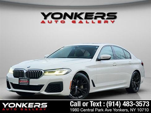 Used 2022 BMW 540i xDrive w/ M Sport Package image 3