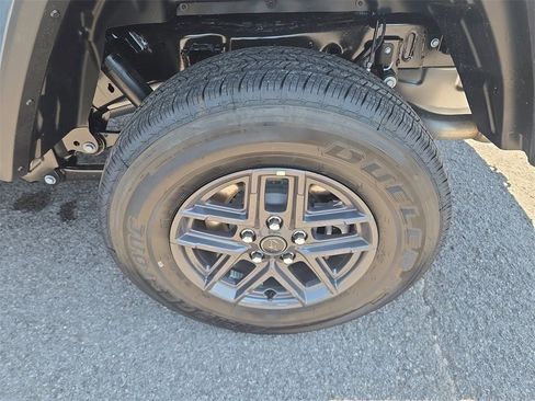 New 2025 Jeep Gladiator Sport image 28