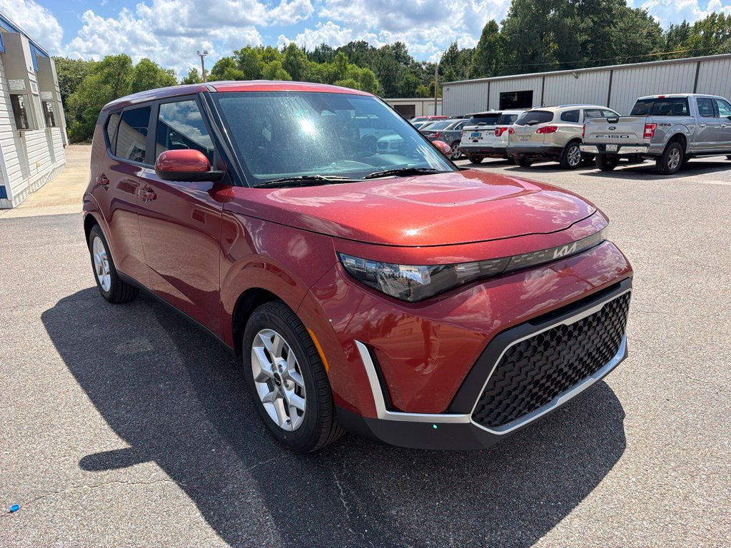 Used 2024 Kia Soul LX w/ Option Group 015 FWD image 3