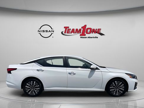 Used 2023 Nissan Altima 2.5 SV FWD image 9
