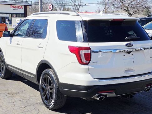 Used 2018 Ford Explorer XLT w/ Equipment Group 202A image 4