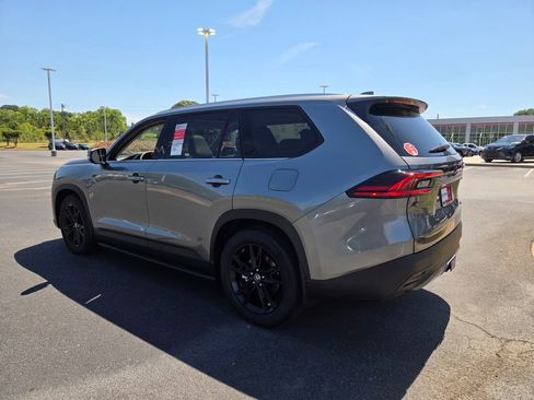 New 2026 Toyota Grand Highlander FWD image 10