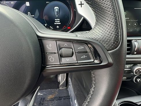 Used 2024 Alfa Romeo Giulia Veloce image 28