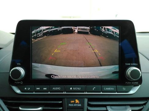 Used 2025 Nissan Altima 2.5 S FWD image 8