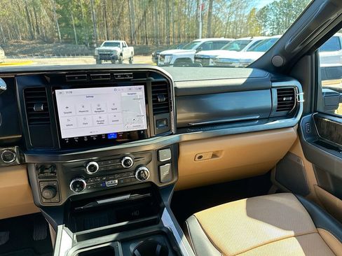 Used 2024 Ford F250 Lariat w/ Chrome Package image 20