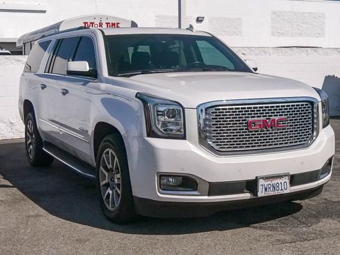 Used 2017 GMC Yukon XL Denali RWD image 3