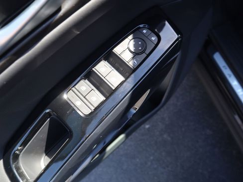 New 2026 Nissan Pathfinder Platinum image 18