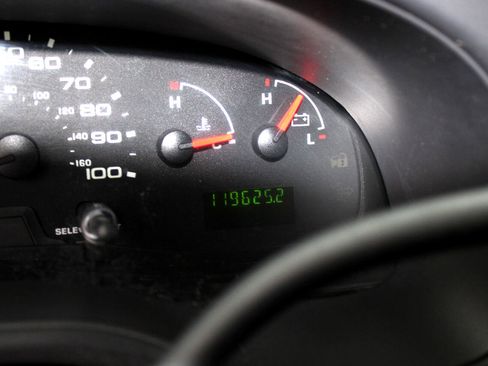 Used 2006 Ford E-350 and Econoline 350 Super Duty image 12