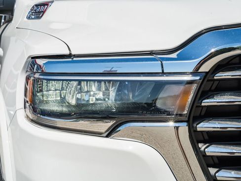 New 2026 RAM 1500 Laramie AWD/4WD image 12