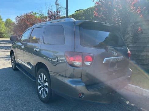 Used 2018 Toyota Sequoia Limited w/ Safety & Convenience Package AWD/4WD image 6