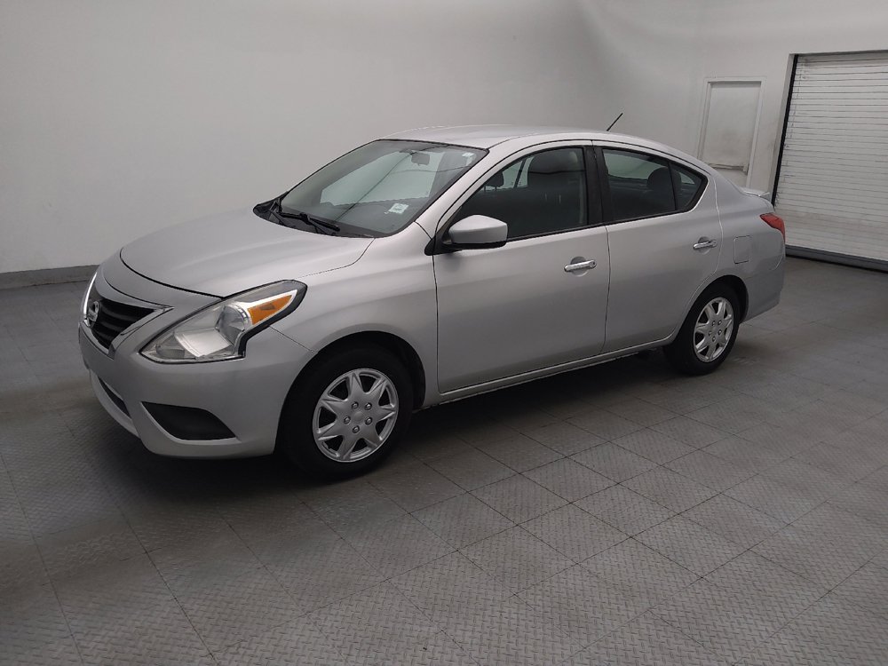 Used 2018 Nissan Versa SV FWD image 2