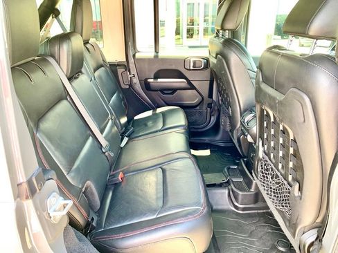 Used 2019 Jeep Wrangler Unlimited Rubicon AWD/4WD image 24