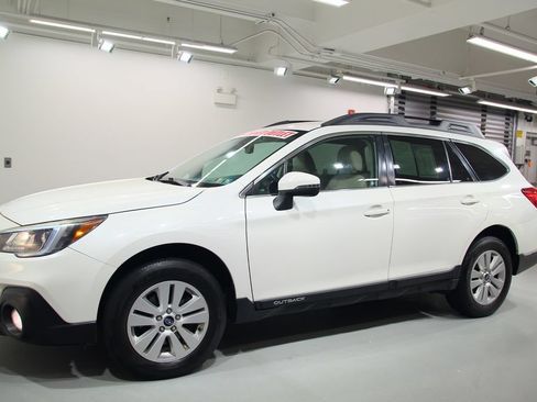 Used 2019 Subaru Outback 2.5i Premium AWD/4WD image 3