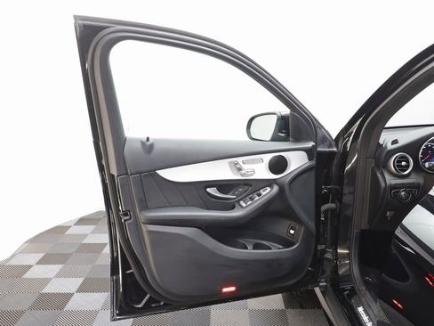 Used 2022 Mercedes-Benz GLC 300 4MATIC image 5