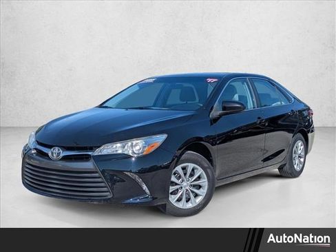 Used 2017 Toyota Camry LE image 1