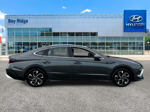 Used 2025 Hyundai Sonata SEL FWD image 2