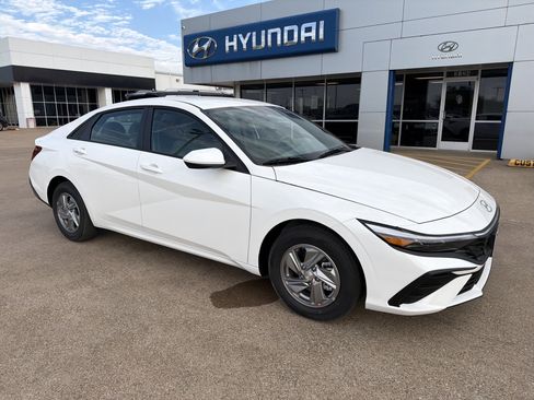 New 2026 Hyundai Elantra SE w/ Cargo Package image 2