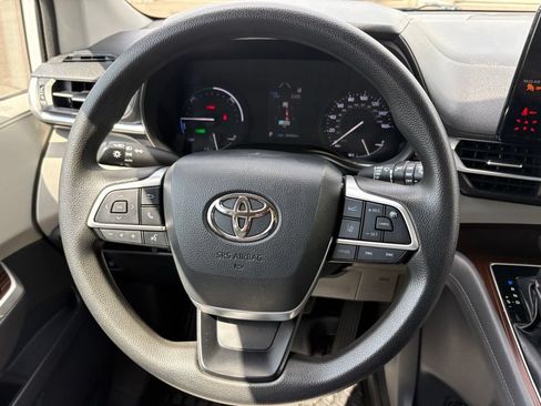 Used 2021 Toyota Sienna LE FWD image 19