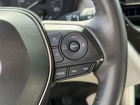 Used 2024 Toyota Corolla Cross LE FWD image 18