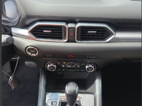 Used 2017 MAZDA CX-5 Touring w/ Preferred Equipment Package FWD image 5