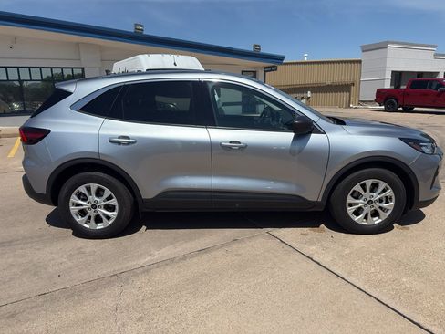 Used 2023 Ford Escape Active w/ Cold Weather Package FWD image 5