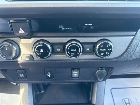 Used 2016 Toyota Tacoma TRD Off-Road image 26