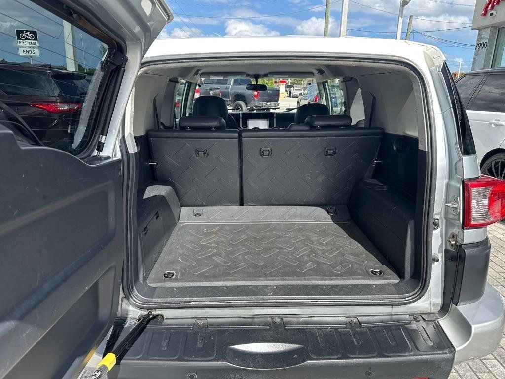 Used 2007 Toyota FJ Cruiser 2WD w/ Convenience Pkg image 7