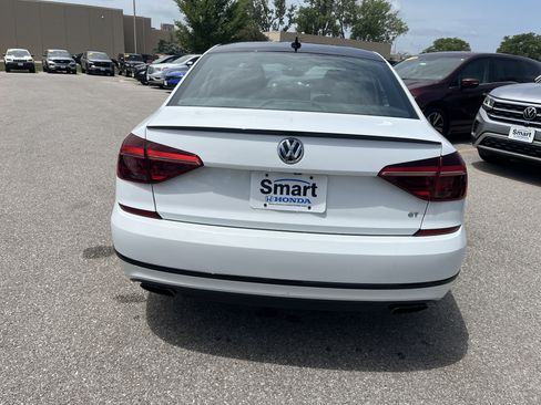Used 2018 Volkswagen Passat GT FWD image 10