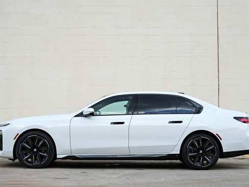 Used 2023 BMW 740i RWD image 9