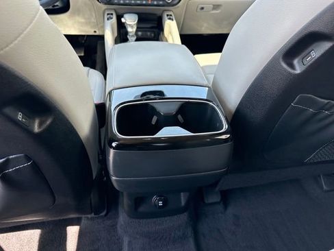 Used 2024 Kia Telluride EX w/ EX Captain's Chair Package AWD/4WD image 20