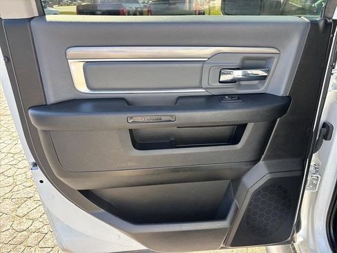 Used 2022 RAM 1500 Classic SLT w/ Electronics Convenience Group AWD/4WD image 18