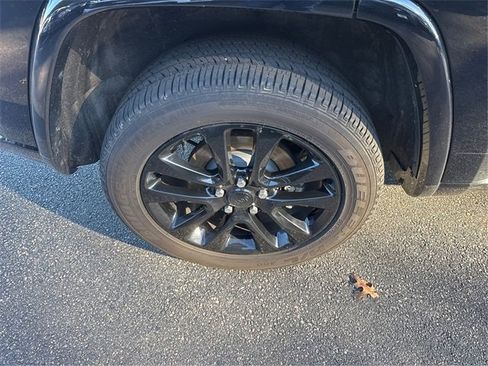 Used 2021 Jeep Grand Cherokee Laredo X image 13