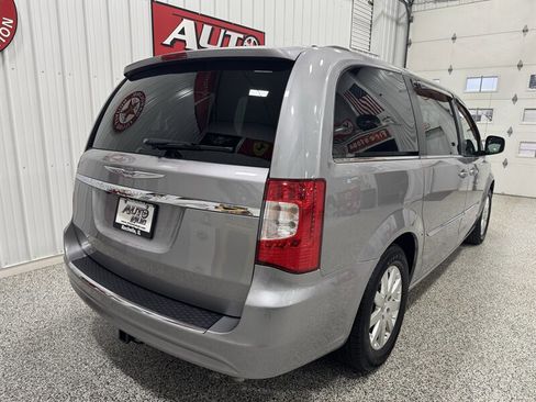 Used 2014 Chrysler Town & Country Touring image 26