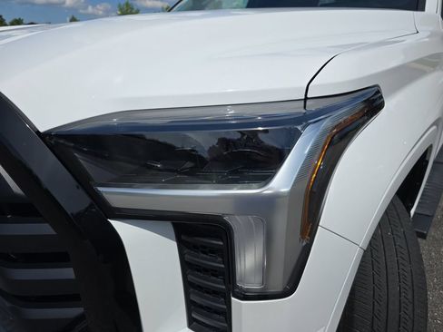 Used 2023 Toyota Tundra SR AWD/4WD image 32